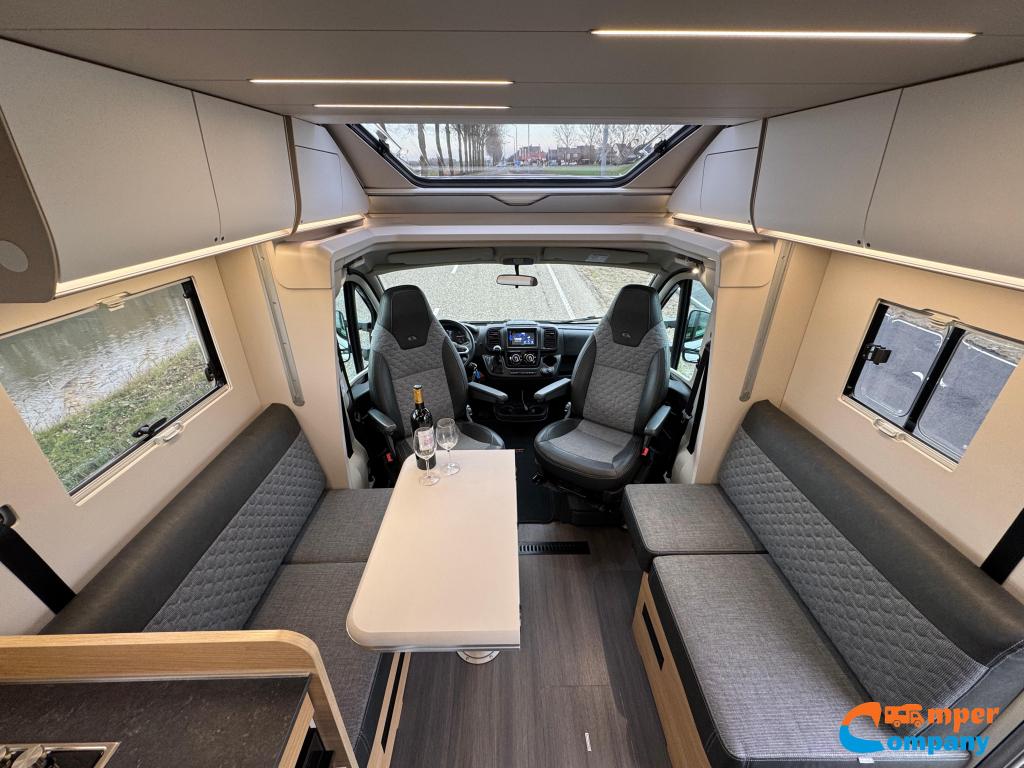 Adria Matrix Plus 670 DL Lengte bedden /Hefbed /Face to face, Caravans en Kamperen, Campers, Automaat, Ringverwarming, Afzuigkap