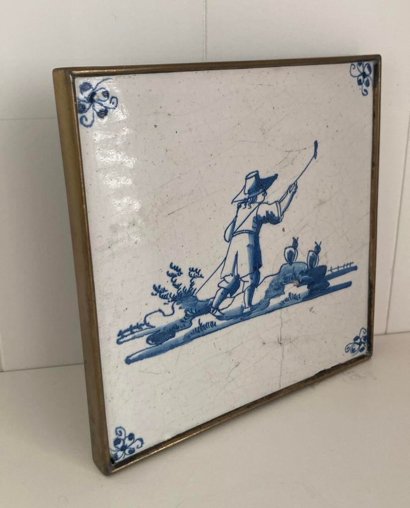 Antieke tegel blauw wit - herder - met messing lijst, Antiek en Kunst, Antiek | Wandborden en Tegels, Ophalen of Verzenden