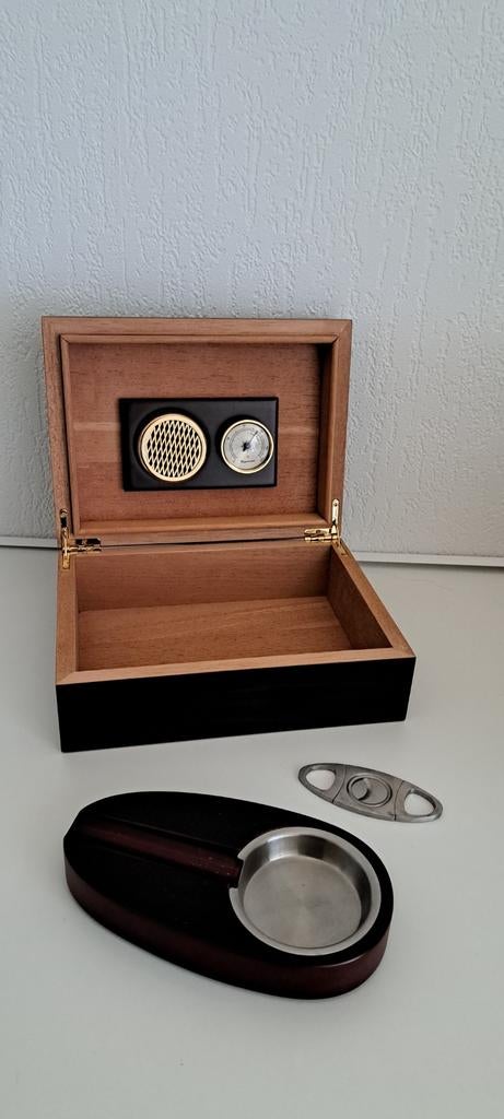 Luxe Sigarendoos Humidor met Asbak en Sigarenknipper, Verzamelen, Ophalen of Verzenden, Zo goed als nieuw, Overige typen