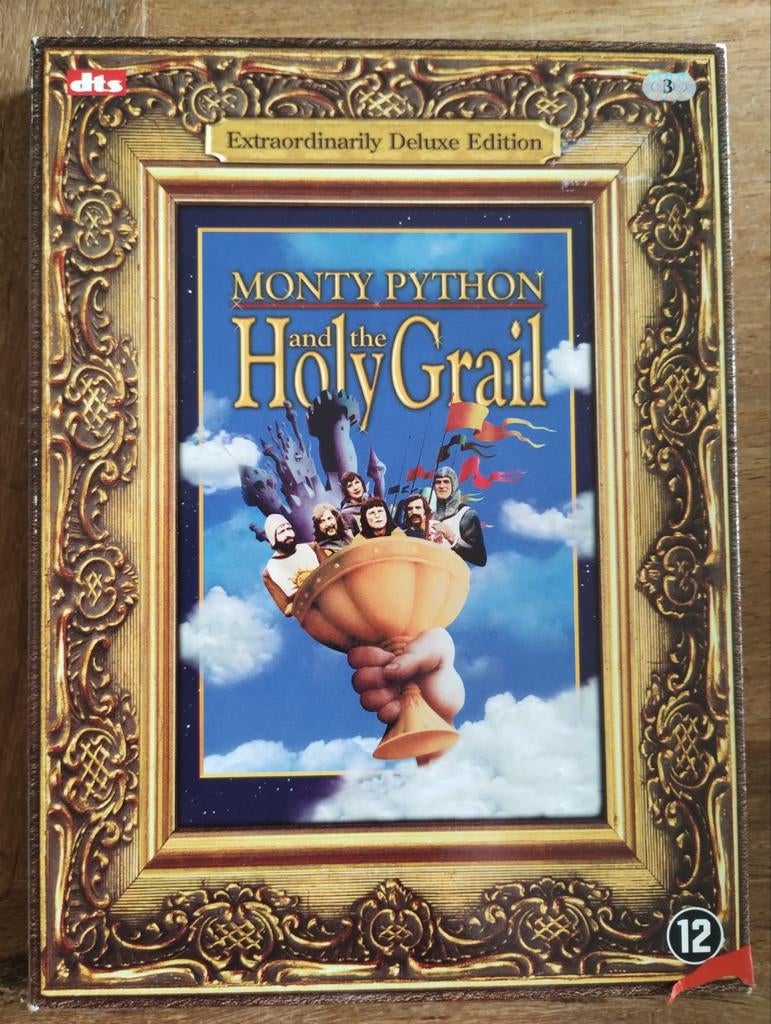 Monty Python and the Holy Grail - Extraordinarily Deluxe, Ophalen of Verzenden, Zo goed als nieuw, Vanaf 12 jaar, Boxset