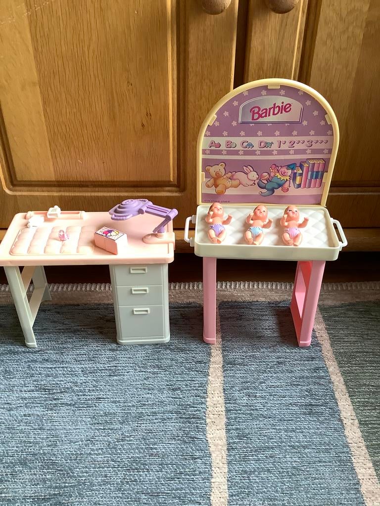 Barbie,baby meubels plus drieling baby,s,vintage, Verzamelen, Poppen, Ophalen of Verzenden, Gebruikt