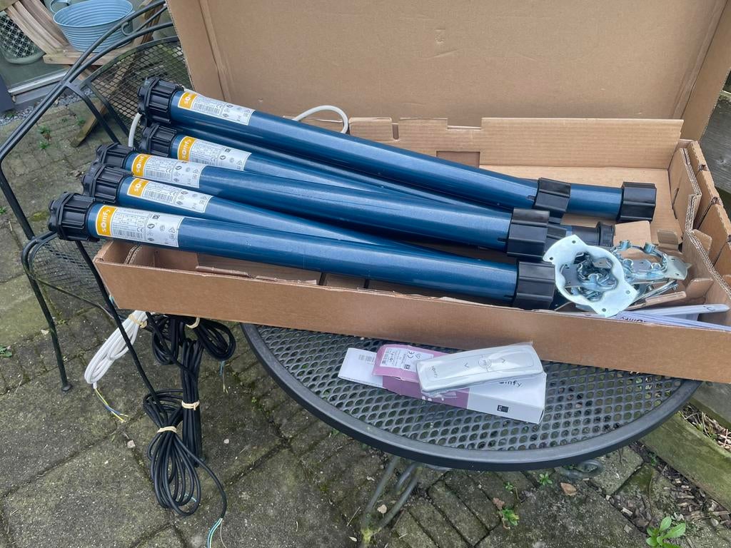 Somfy rts motor, Doe-het-zelf en Verbouw, Rolluiken, Ophalen of Verzenden, Zo goed als nieuw, Wit, 200 cm of meer