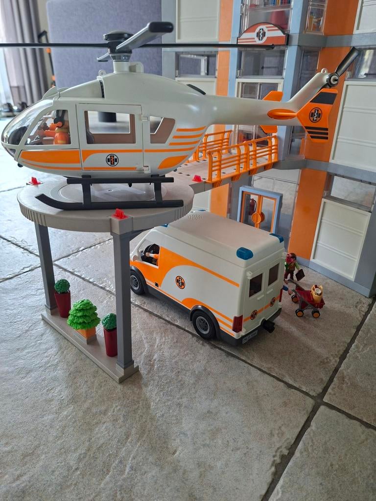 Playmobil ziekenhuis met helikopter en ambulance, Ophalen, Zo goed als nieuw, Complete set