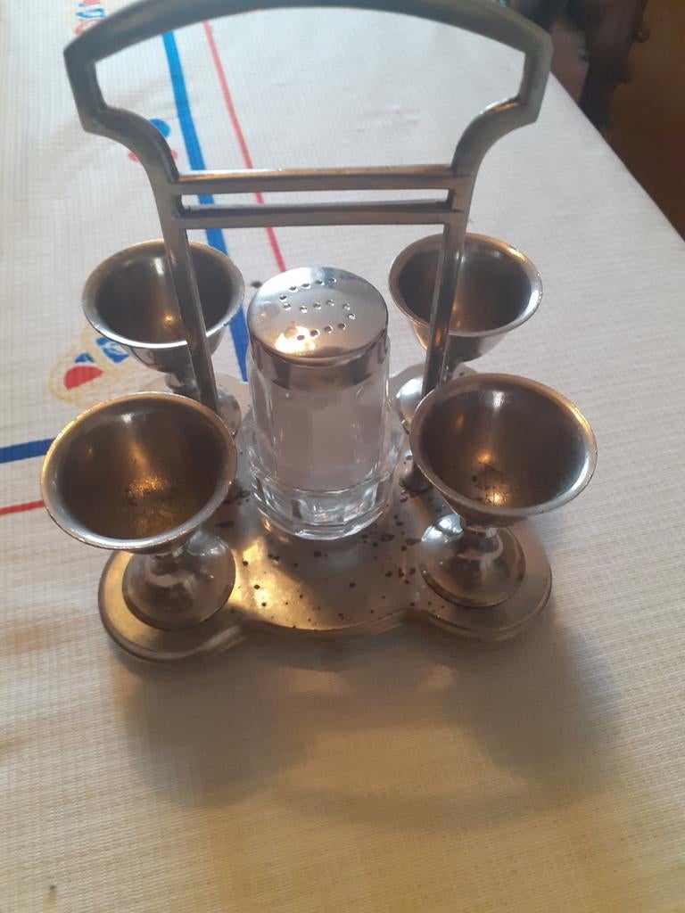 Eierdopjes met zoutvaatje., Antiek en Kunst, Ophalen of Verzenden