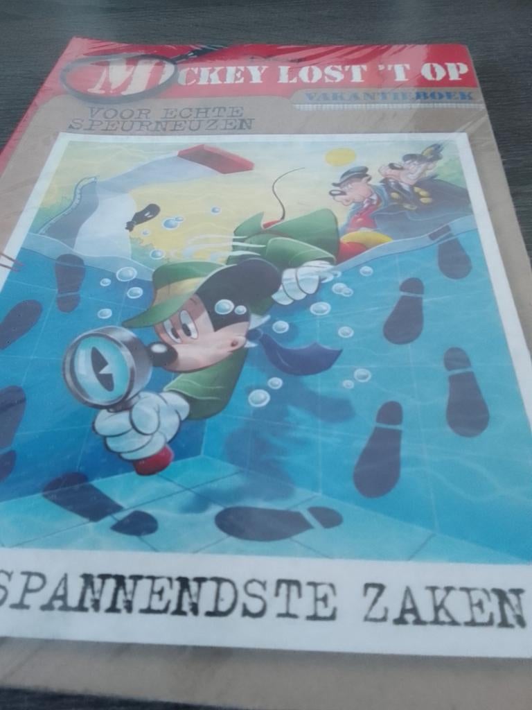 Mickey Lost 't Op Vakantieboek - Voor Echte Speurneuzen, Boeken, Eén stripboek, Ophalen, Zo goed als nieuw, Walt Disney