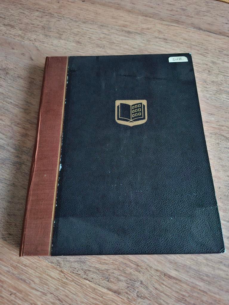 Postzegelverzameling Suriname in album, Postzegels en Munten, Postzegels | Volle albums en Verzamelingen, Ophalen of Verzenden