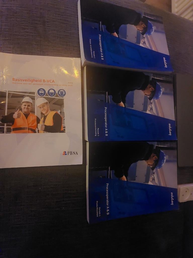 Procesoperator A & B en Basisveiligheid VCA boeken, Boeken, Ophalen, Beta, Zo goed als nieuw