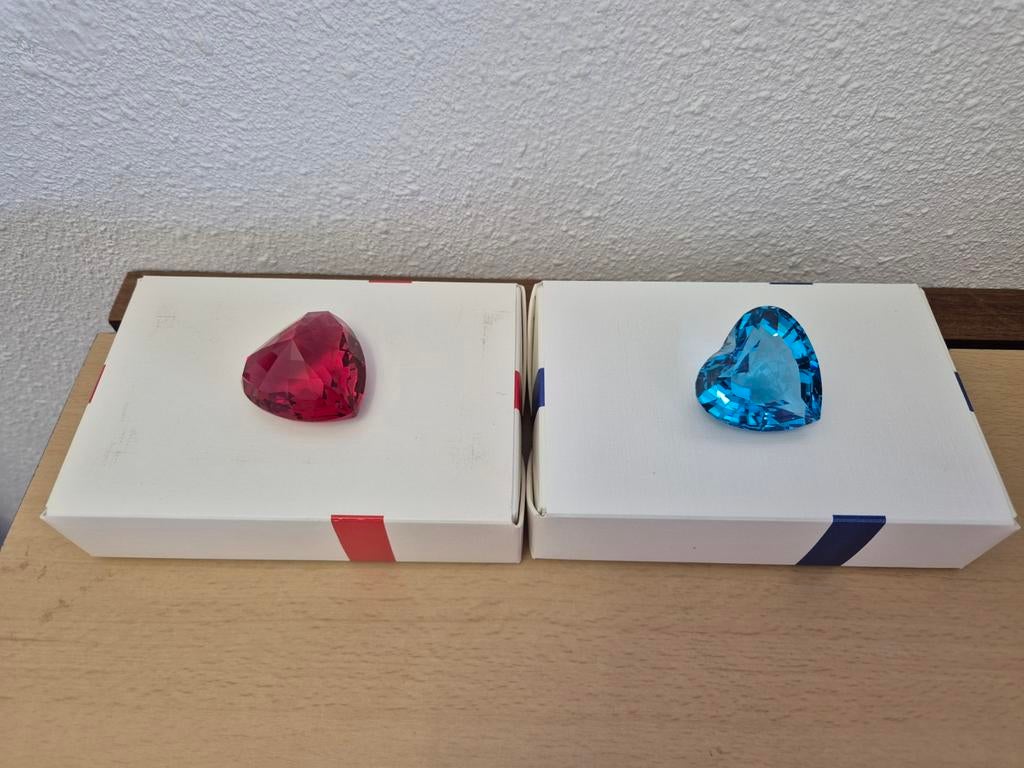 Swarovski twee harten, blauw en rood, Ophalen of Verzenden, Zo goed als nieuw, Figuurtje