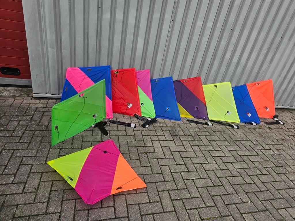 10x Racertje Vliegers met Staarten - Diverse Kleuren, Sport en Fitness, Vliegeren, Gebruikt, Onbekend, Ophalen of Verzenden, Eenlijns