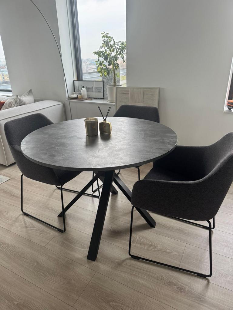 Ronde eettafel, Huis en Inrichting, Tafels | Eettafels, Gebruikt, 100 tot 150 cm, Rond, Ophalen of Verzenden