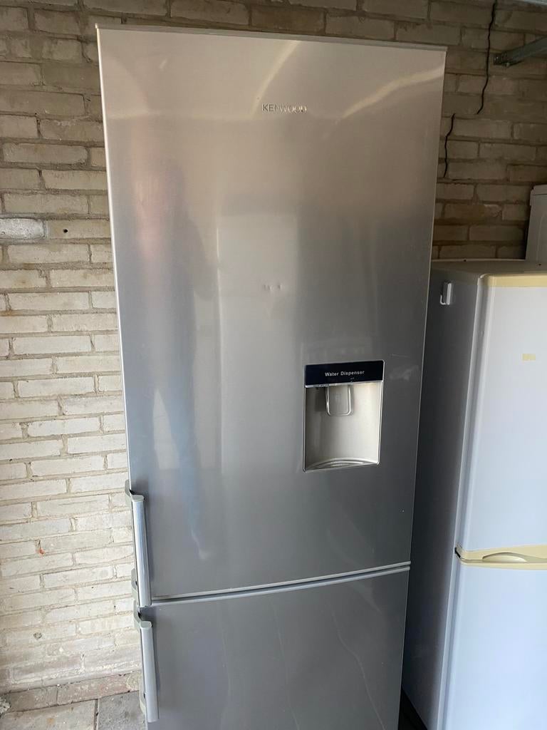 RVS koelvriescombinatie van Kenwood met watertap en No Frost, Gebruikt, 200 liter of meer, Met aparte vriezer, 45 tot 60 cm