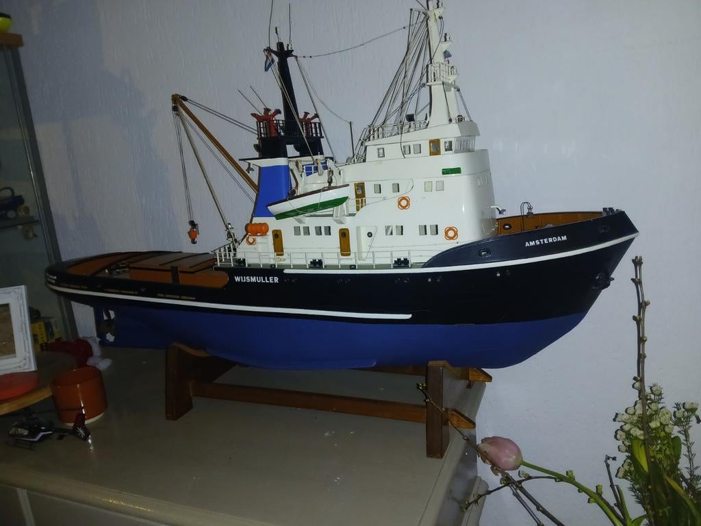 Prachtige Amsterdam sleepboot, Ophalen