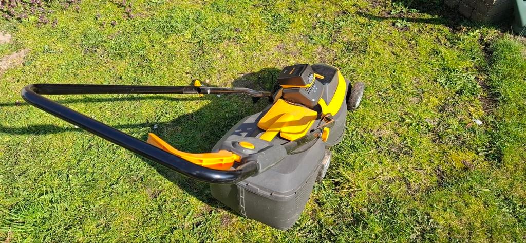 Accu grasmaaier Stiga + evt. kantenmaaier, Ophalen, Cirkelmaaier, Gebruikt, Stiga