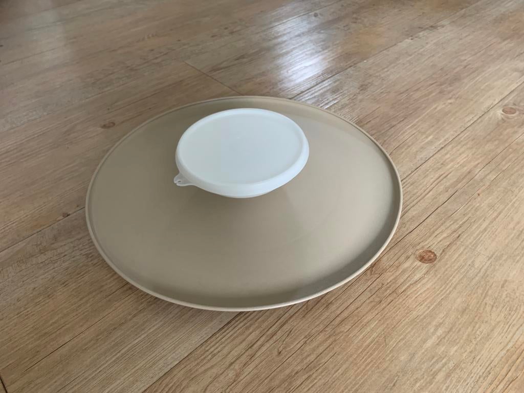 Tupperware retro hapjesschaal met afsluitbaar bakje, Tupperware, Schaal, Ophalen of Verzenden, Zo goed als nieuw