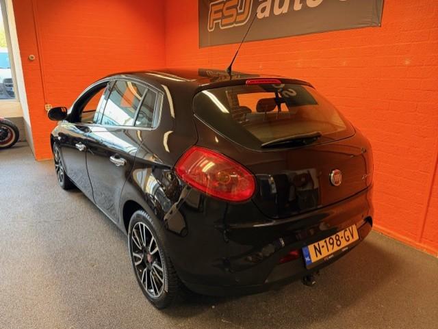 Fiat Bravo 1.4 T-JET / 5 DEURS / DYNAMIC-SPORT / VELE OPTIE', Voorwielaandrijving, Euro 5, Zwart, 4 cilinders
