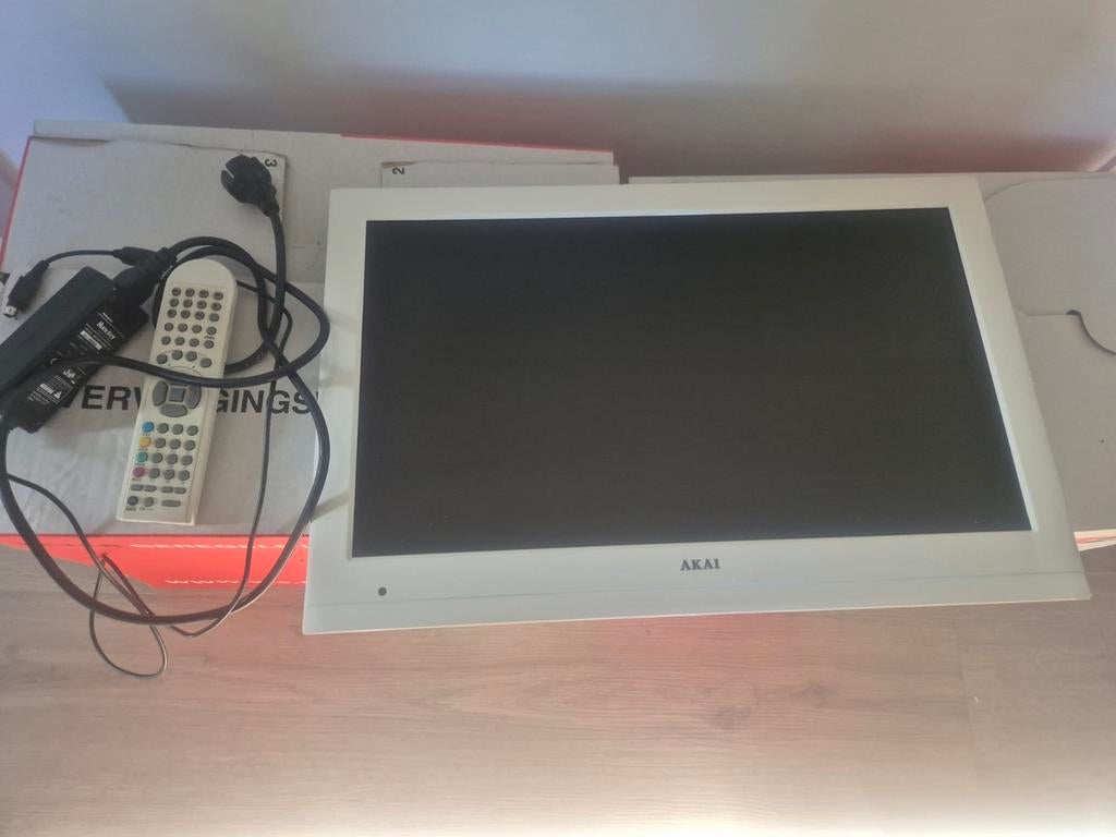Akai witte tv 63 cm met dvd speler, Gebruikt, 50 Hz, 60 tot 80 cm, Ophalen
