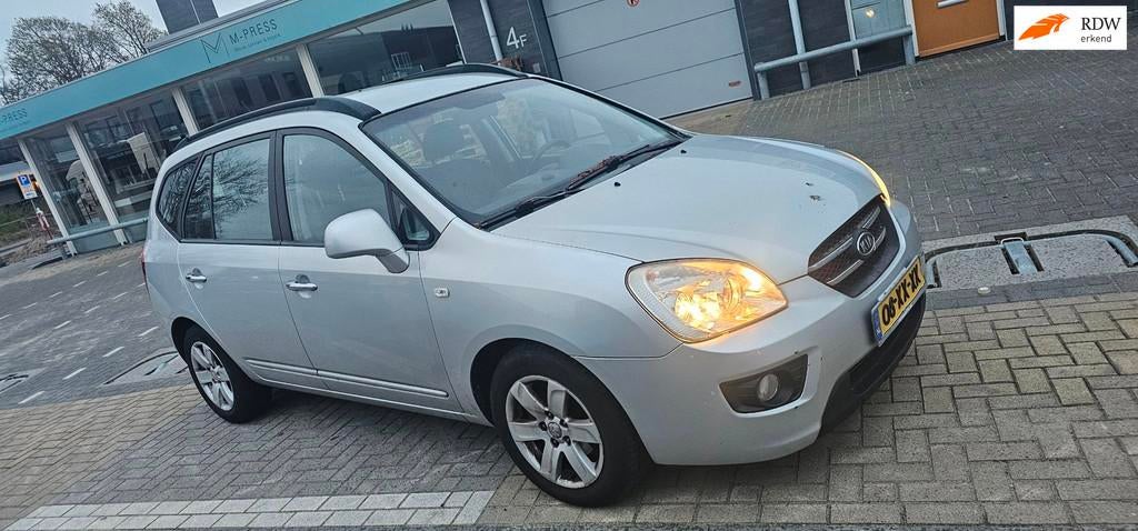Kia Carens 2.0 CVVT EX automaat, 1998 cc, Gebruikt, 4 cilinders, 700 kg