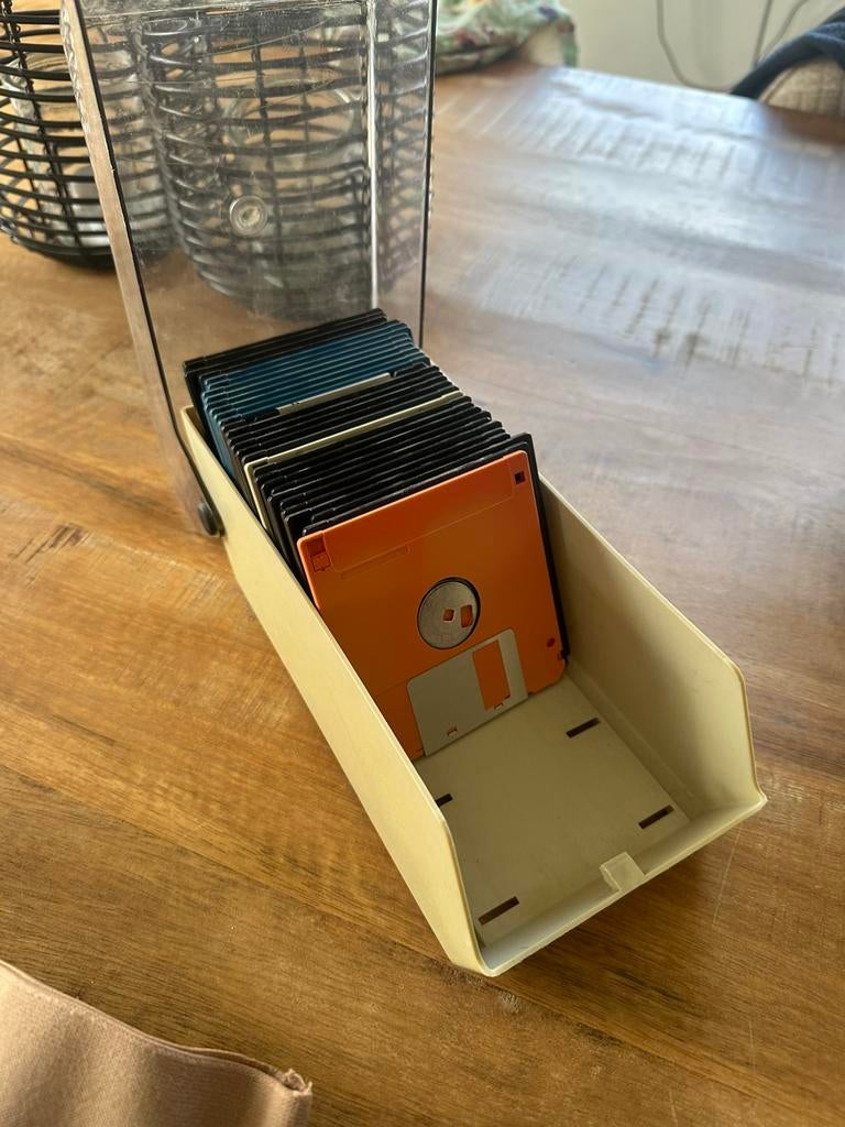 Floppy discs plus bewaardoos, Ophalen of Verzenden