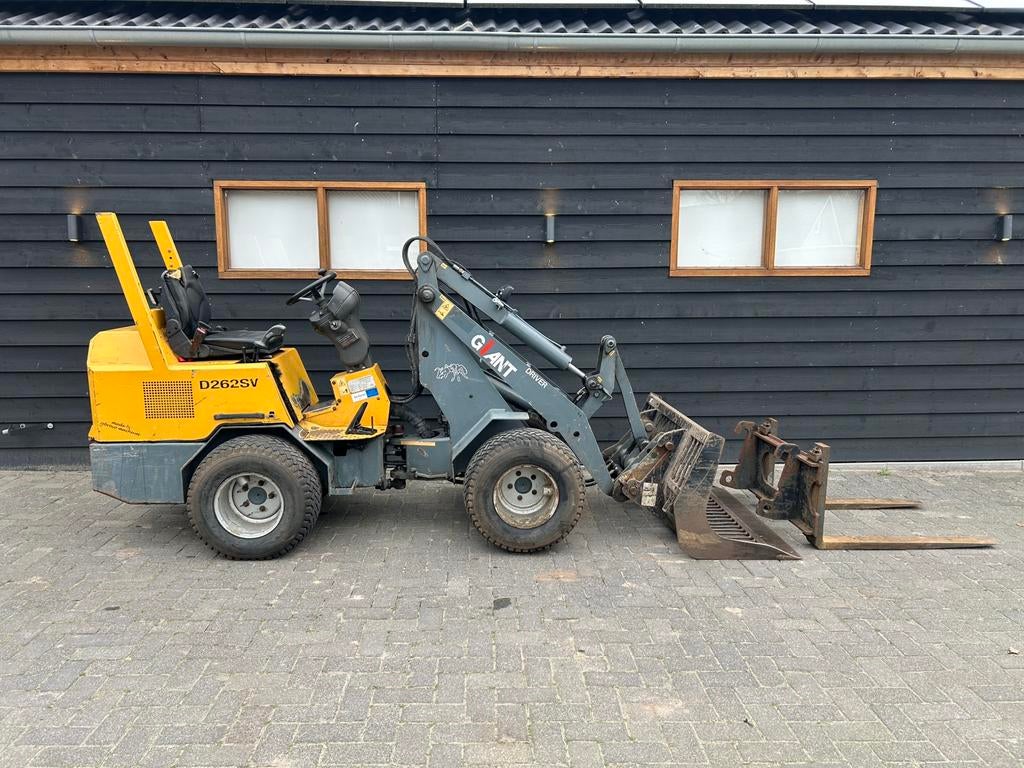 Giant D262SW (3 aanbouwdelen), Zakelijke goederen, Machines en Bouw | Kranen en Graafmachines, Ophalen, Wiellader of Shovel