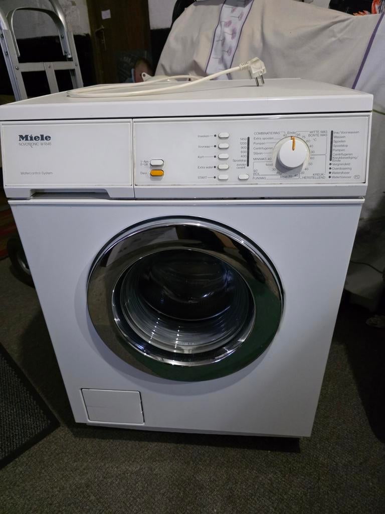 Miele Novotronic W9345 Wasmachine - Watertoevoerklep defect, Witgoed en Apparatuur, Wasmachines, Ophalen, Gebruikt, Voorlader