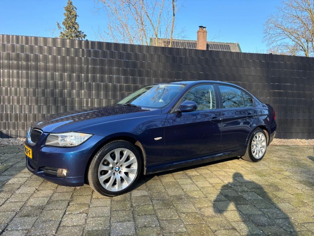 Bmw 3-SERIE 318I ** mooie auto// 17inch//stof-leer**, Achterwielaandrijving, Met garantie (alle), Blauw, Bedrijf