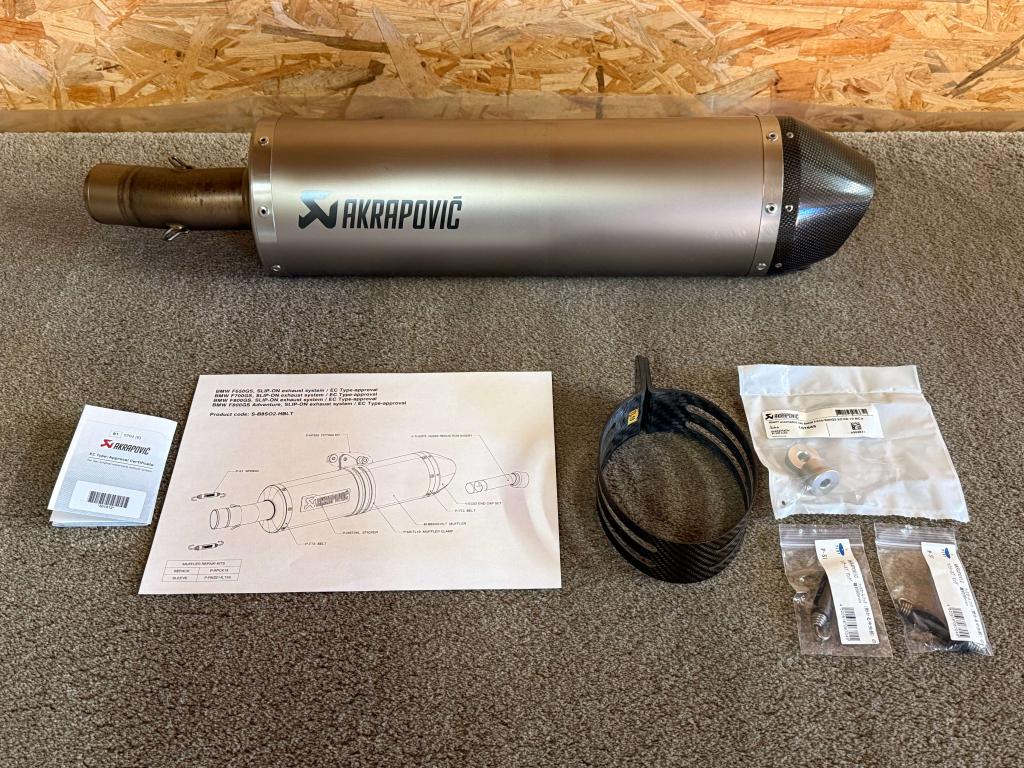 Akrapovic uitlaat demper BMW F650GS F700GS F800GS 2008-2016, Motoren, Gebruikt, Verzenden, Info@bmw-motorrad-welt.com, Am Juliusturm 32, Berlin, 13599, DE