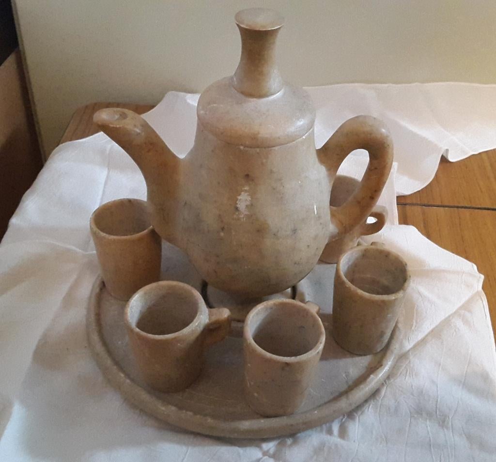 Soapstone theesetje, from Brasil, plateau + pot en kopjes, Verzenden