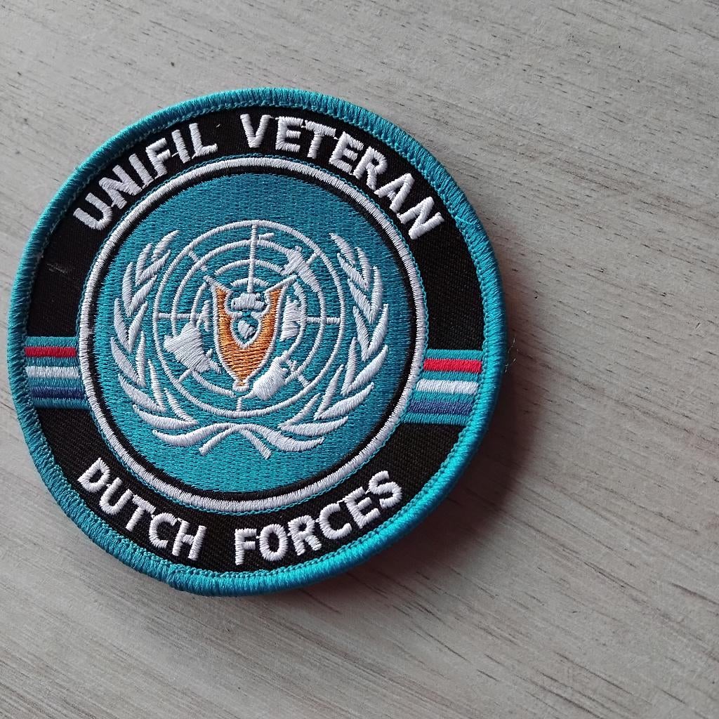 1X EMBLEEM LIBANON, Ophalen of Verzenden, Landmacht, Nederland, Embleem of Badge