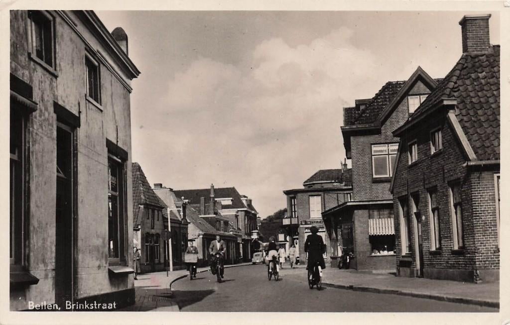 JO040 Beilen Brinkstraat 1951, Verzamelen, Ansichtkaarten | Nederland, Gelopen, Drenthe, 1940 tot 1960, Ophalen of Verzenden