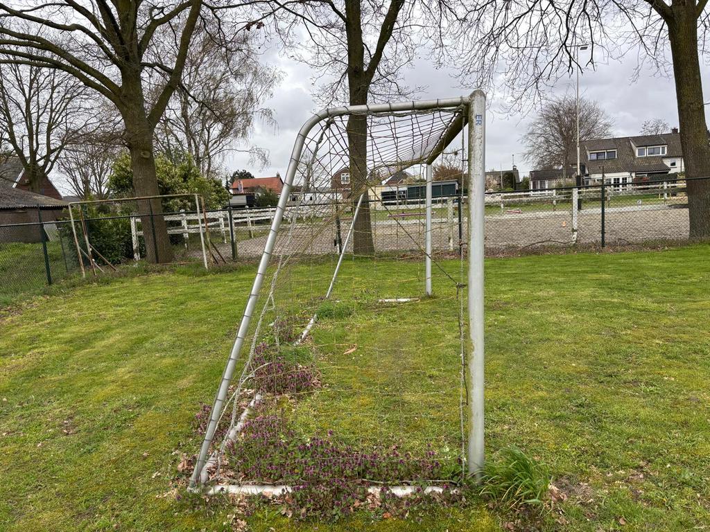 Buiten goal, Ophalen of Verzenden, Zo goed als nieuw