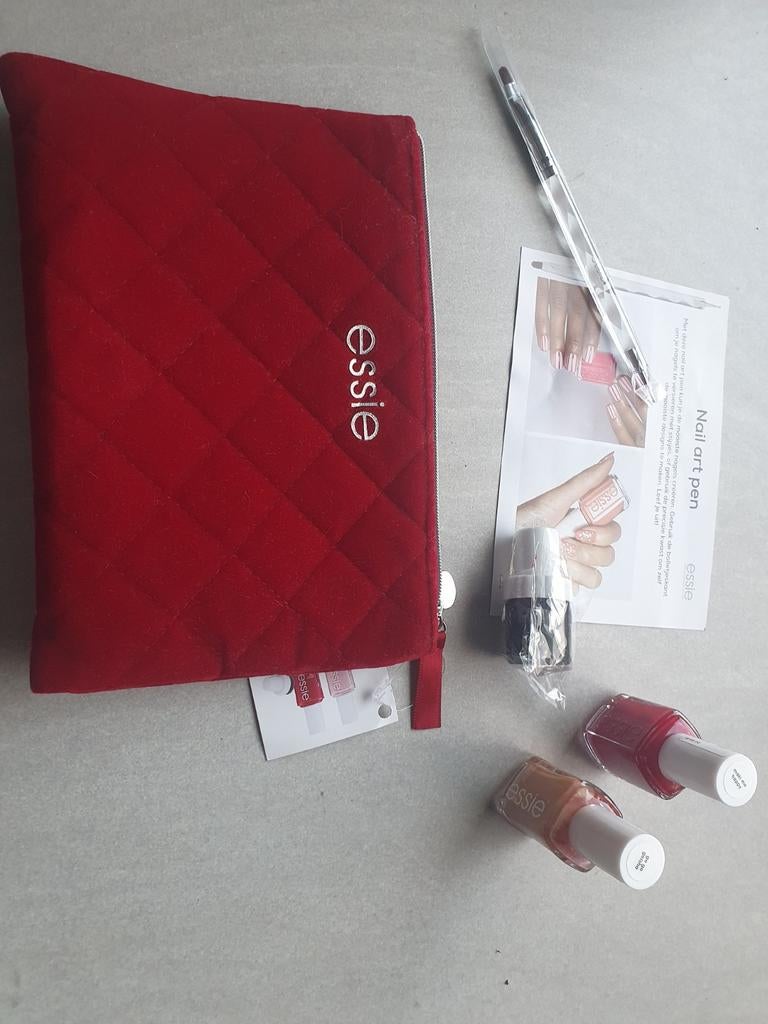 Essie nagellak set met etui en nail art pen, Ophalen of Verzenden, Zo goed als nieuw, Rood, Handen en Nagels