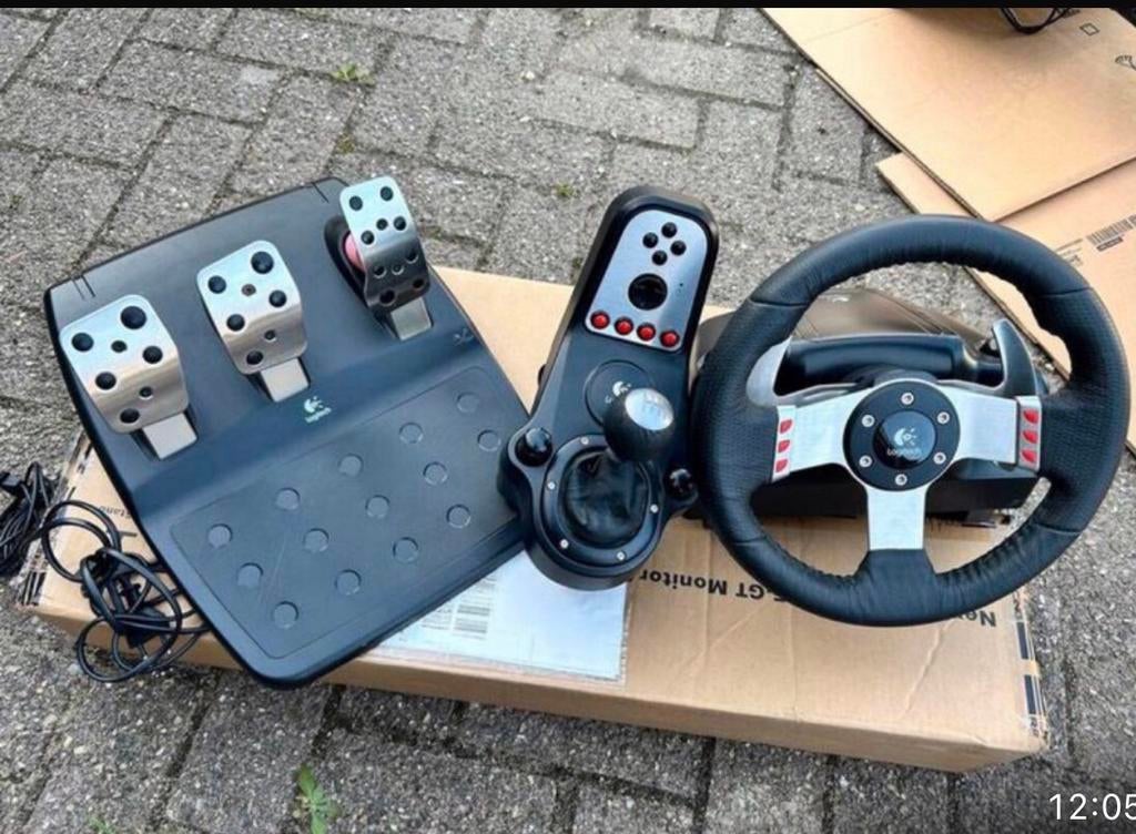 Logitech G27 racestuur met pedalen en shifter, Ophalen, Racestuur, Force feedback, Zo goed als nieuw