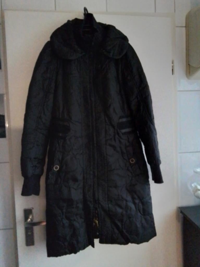 Lange damesjas maat S - Zwart gewatteerd 5 euro, Kleding | Dames, Jassen | Winter, Ophalen of Verzenden, Zo goed als nieuw, Maat 36 (S)