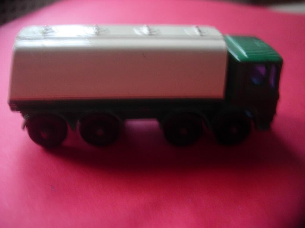 Matchbox Leyland Petrol Tanker 32-C2, Hobby en Vrije tijd, Modelauto's | Overige schalen, Verzenden, Zo goed als nieuw, Bus of Vrachtwagen