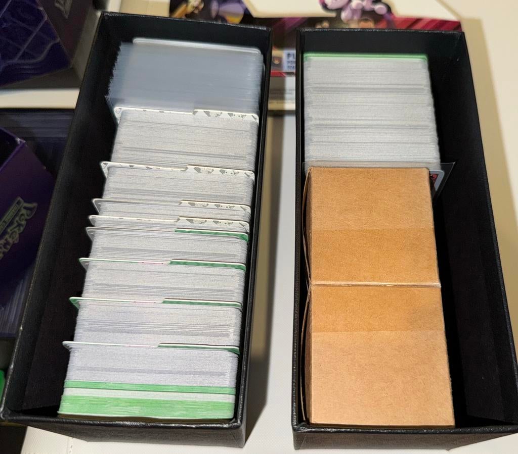 Ascended Heroes BULK +/- 700 (common, reverses en holo’s), Ophalen of Verzenden, Nieuw, Meerdere kaarten, Foil
