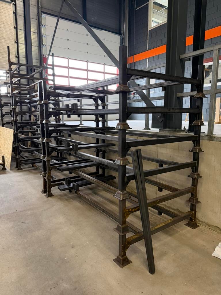 Staal opslagpallet steigerpallet stelling bok bouwmateriaal, Ophalen, Zo goed als nieuw, Overige typen, Minder dan 2 meter
