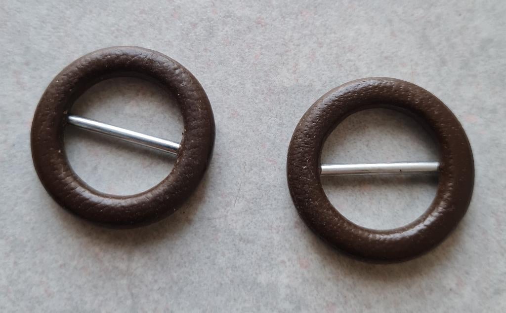 Twee Gespen, Hobby en Vrije tijd, Naaien en Fournituren, Ophalen of Verzenden, Zo goed als nieuw, Overige typen