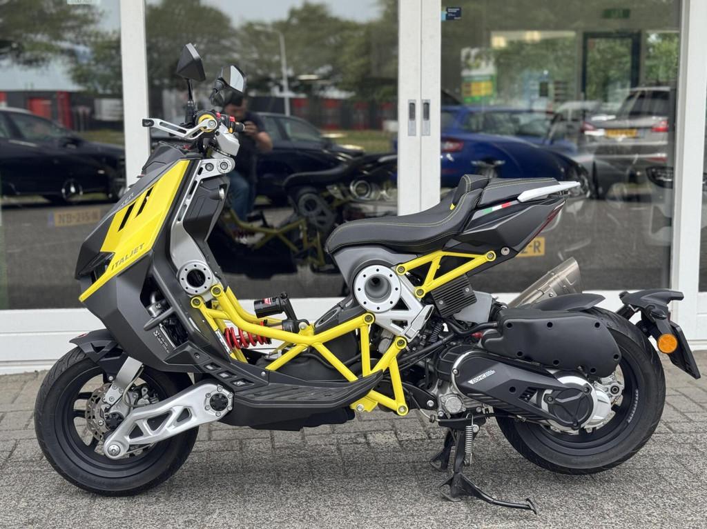 Italjet Dragster 200cc, Akrapovic uitlaat, Malossi koppeling, Italjet.com, Via Dell'Agricoltura 23, 40023 Castel Guelfo Di Bologna (Bologna), Italië