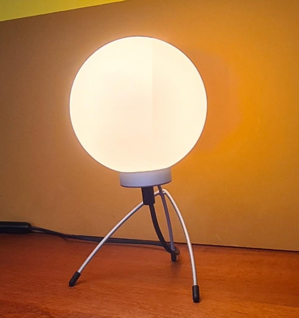 Vintage, design tafellamp. Melkglas, Huis en Inrichting, Lampen | Tafellampen, Ophalen of Verzenden, Hema