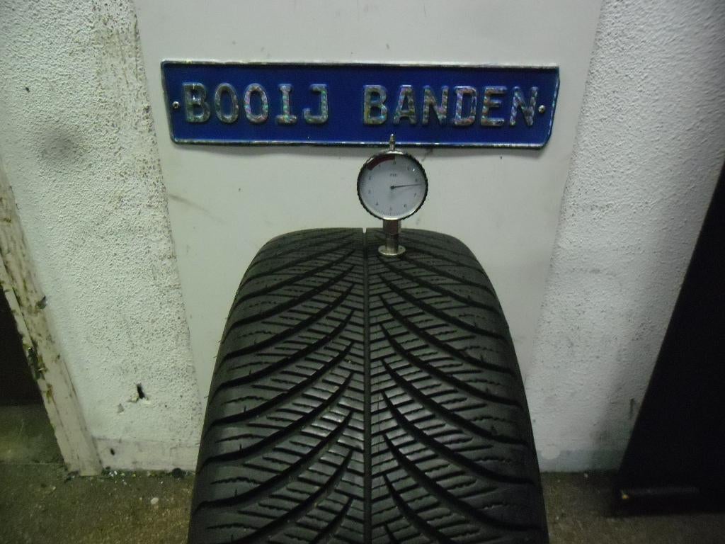 235 55 17 demo all seasonbanden goodyear vector met 7,7 mm