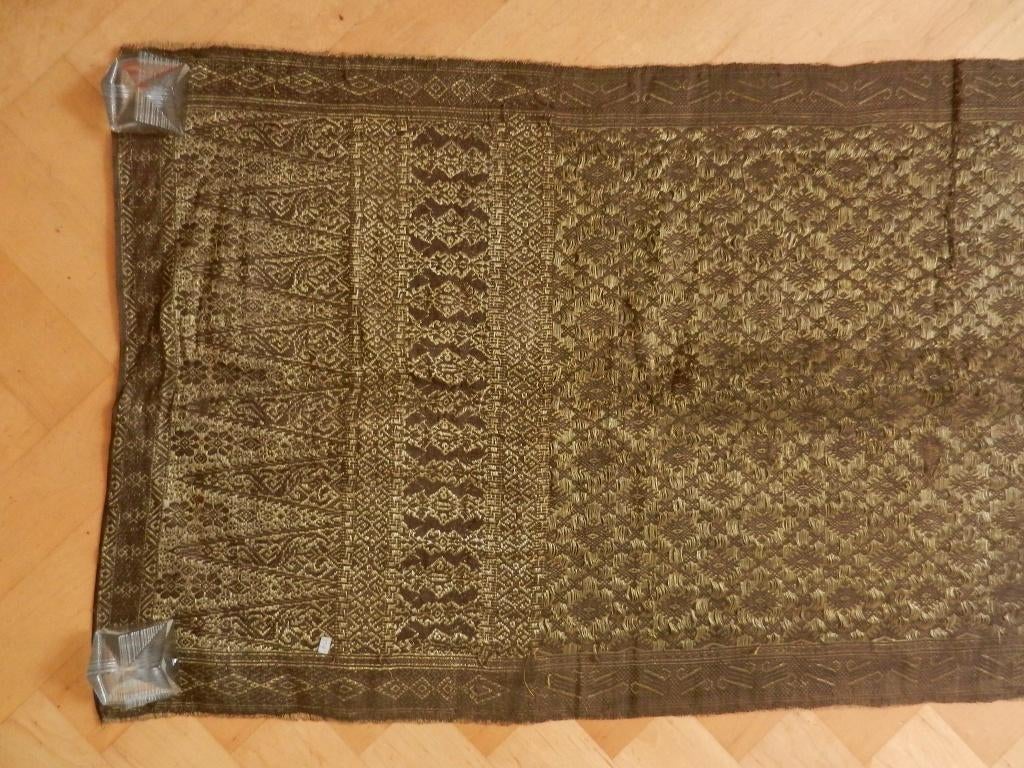 Oude omslagdoek / sarong bruin met gouddraad Sumatra 53 x162, Ophalen of Verzenden