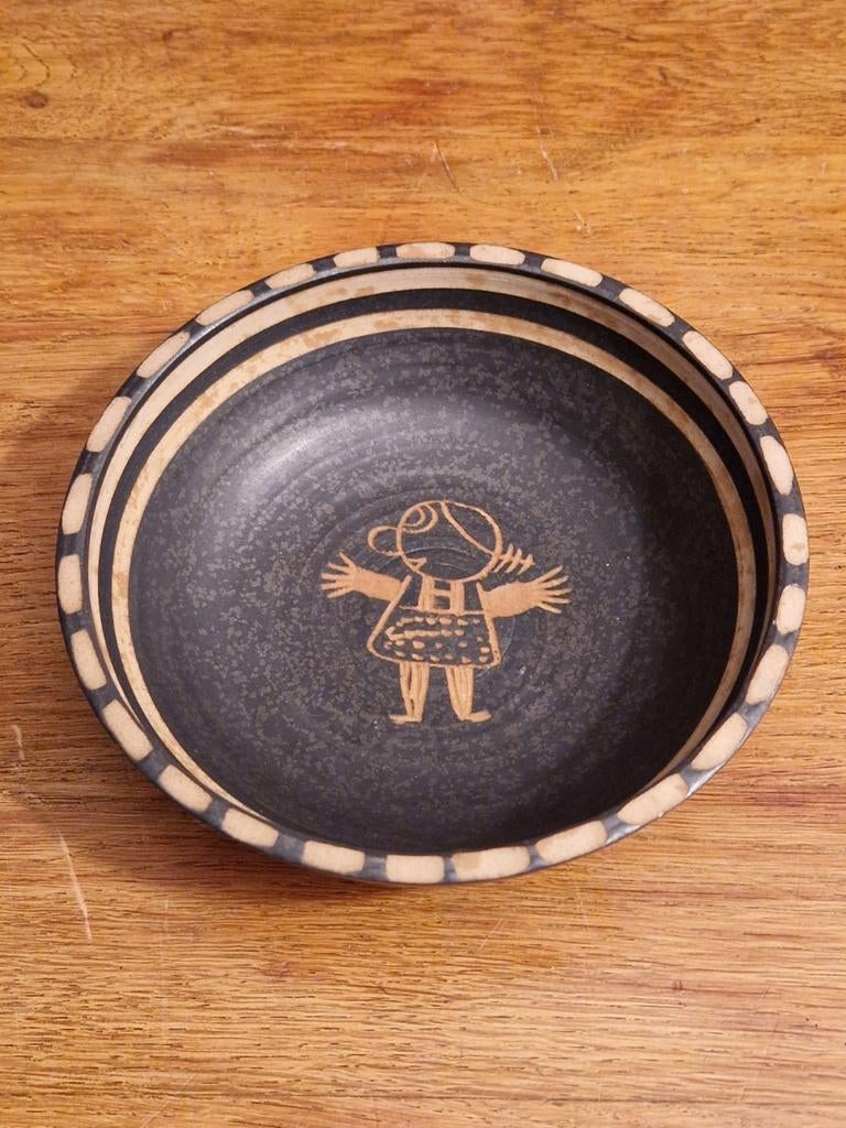 Jan van Stolk schaal met kleine chip, 17.5 X 17.5 X 5 cm, Ophalen of Verzenden