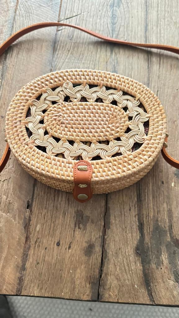 Rieten tasje uit Bali, Sieraden, Tassen en Uiterlijk, Tassen | Damestassen, Ophalen of Verzenden, Zo goed als nieuw, Beige, Schoudertasje