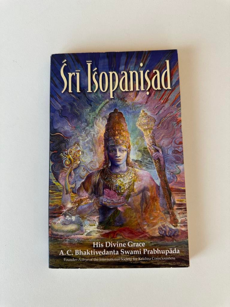 Sri Īśopaniṣad - A.C. Bhaktivedanta Swami Prabhupada, Boeken, Ophalen of Verzenden, Gelezen, Hindoeïsme