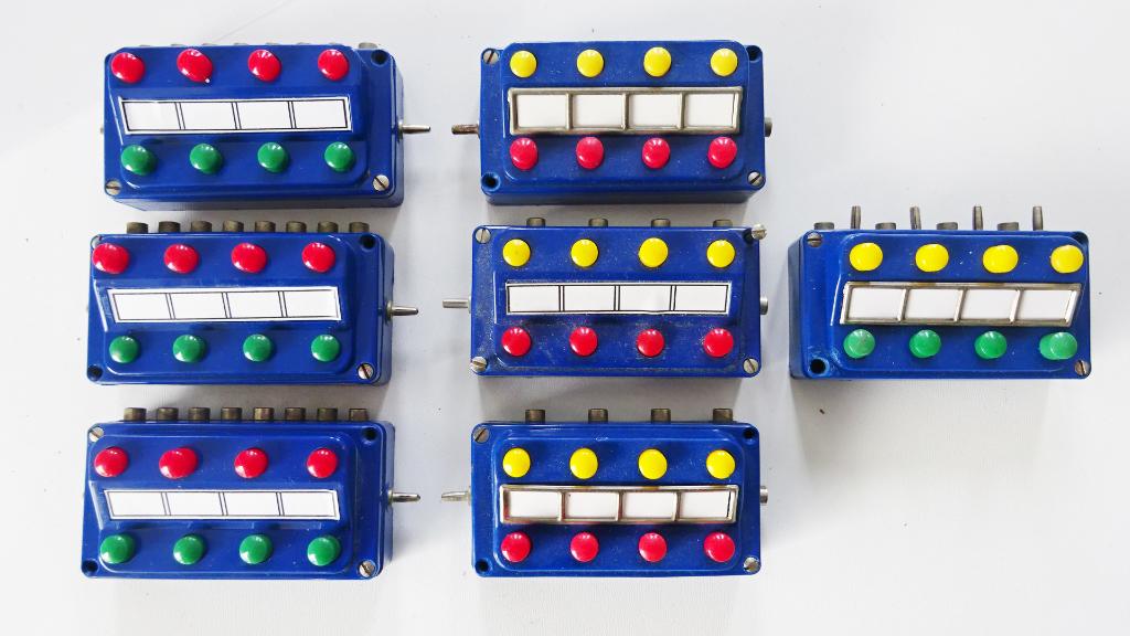 7 Marklin schakelaars 7072 7210 7211, Gelijkstroom of Wisselstroom, Overige typen, Ophalen of Verzenden, Zo goed als nieuw