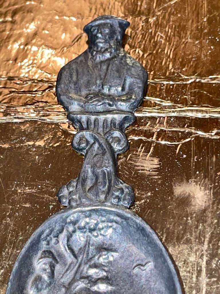 Antieke tinnen lepeltje  met buste en landschap, Ophalen of Verzenden