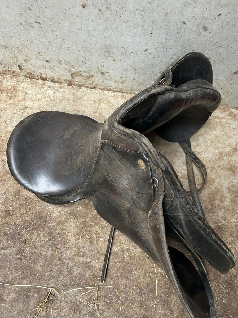 4 oude springzadels, Dieren en Toebehoren, Ophalen of Verzenden, Gebruikt