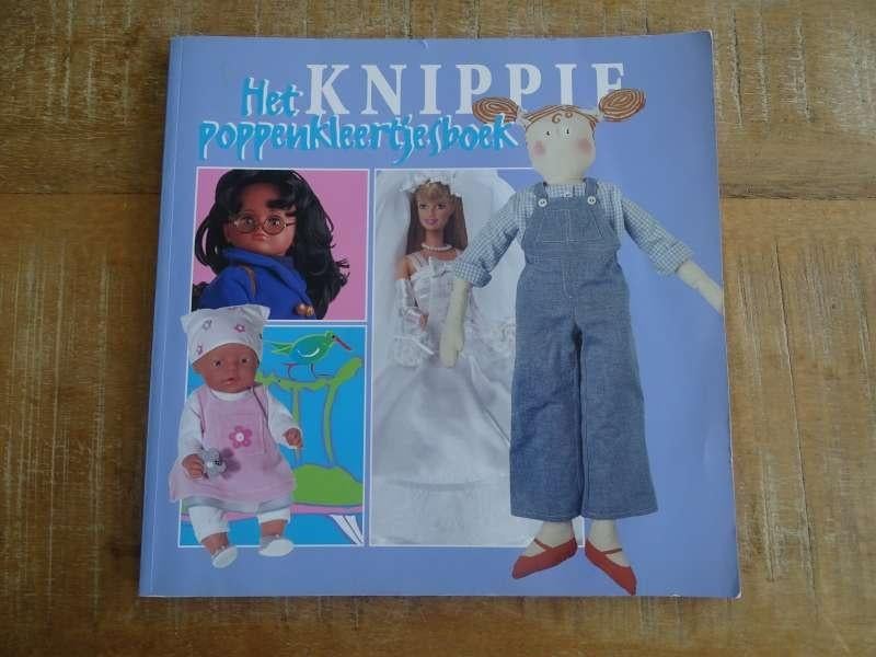 Het Knippie poppenkleertjes boek oa. Barbie, Baby Born pop, Hobby en Vrije tijd, Kledingpatronen, Verzenden, Zo goed als nieuw