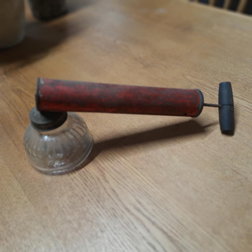 Antieke handbediende pompverstuiver met glazen pot, Ophalen of Verzenden