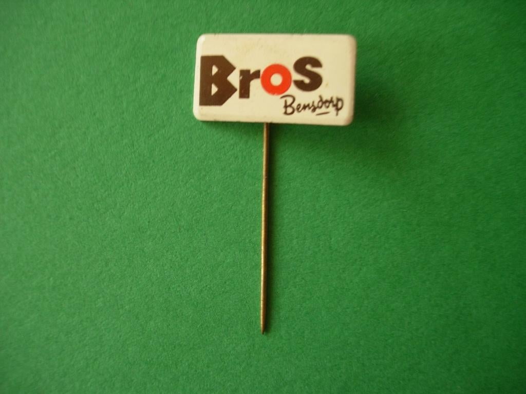 Speldje van BROS (rode O) Bensdorp, Verzenden, Zo goed als nieuw, Merk, Speldje of Pin